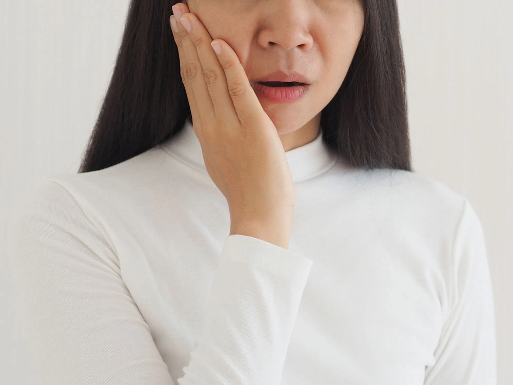 Women with tooth problem need emergency dentist